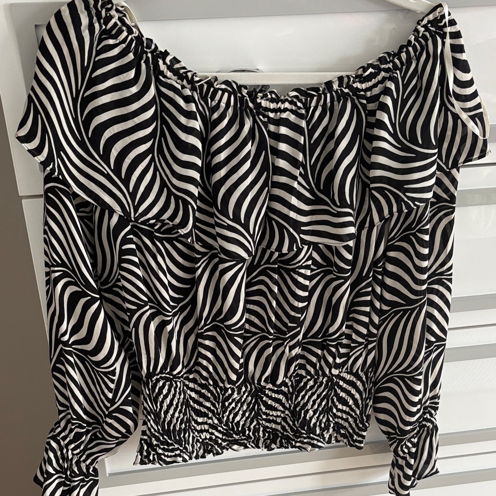 Off-Shoulder Black and White Patterned Women’s Top